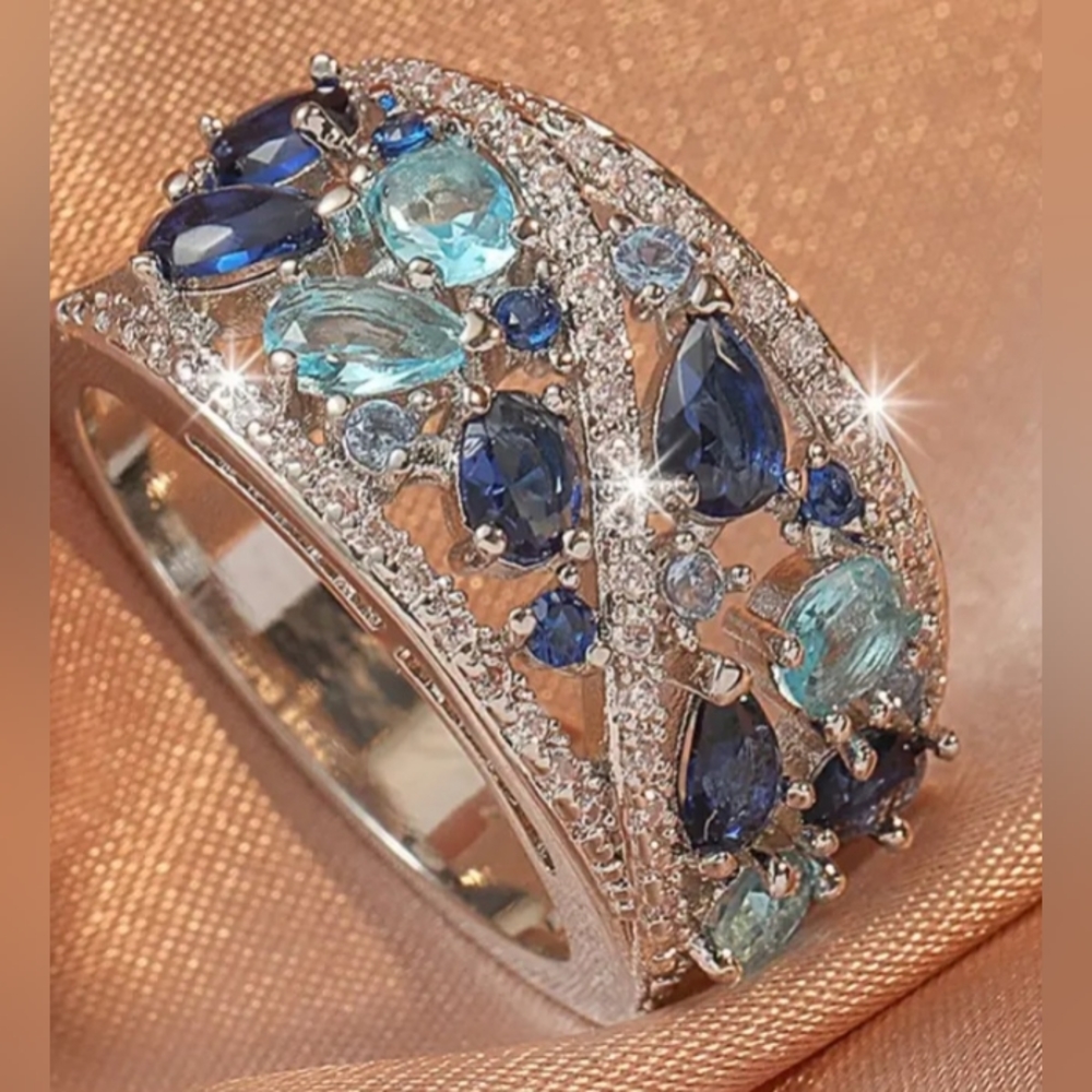 Blue Topaz Ring - Picture 4 of 11